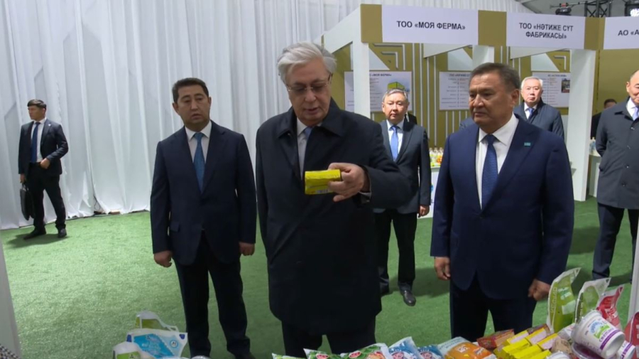 Токаев посетил выставку аграрной продукции Акмолинской области