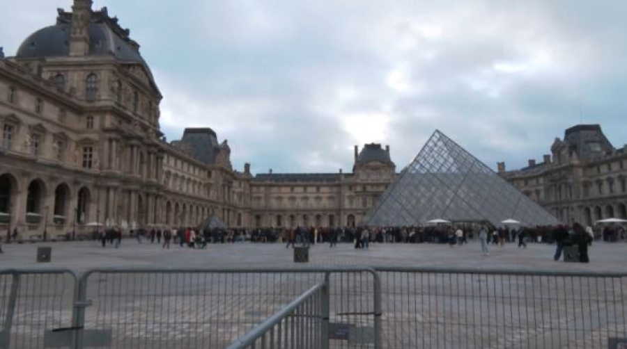 Лувр остаётся закрытым для посетителей
