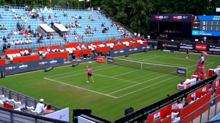 Рыбакина успешно стартовала на турнире в Германии