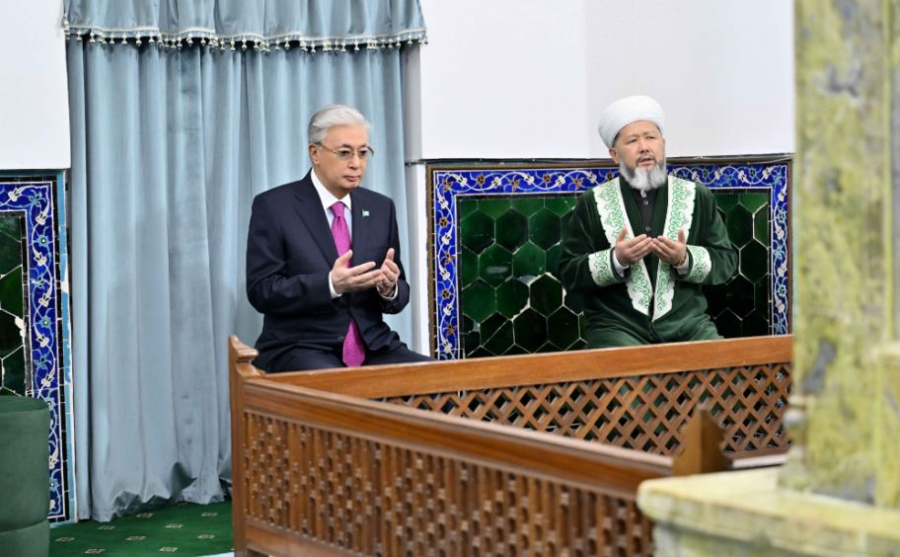 Президент Қасым-Жомарт Тоқаев Қожа Ахмет Яссауи кесенесіне зиярат етті