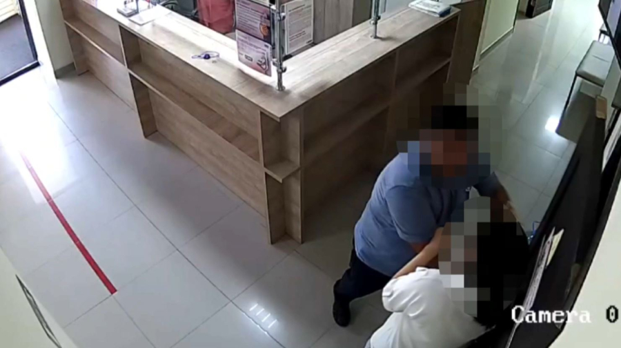 Мужчина напал на медсестру в Караганде