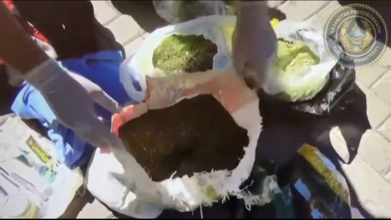 75-летний курьер вез марихуану в Караганду мешками