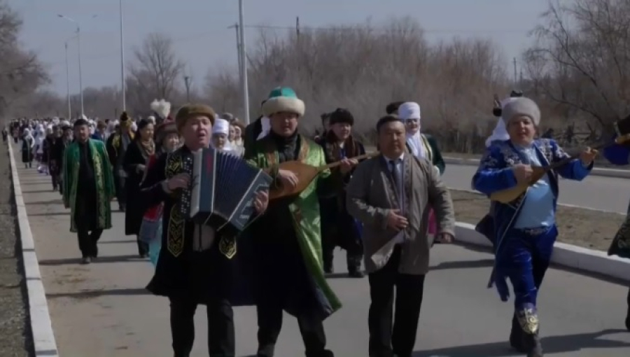 Праздничное шествие в национальной одежде прошло в Жетысу