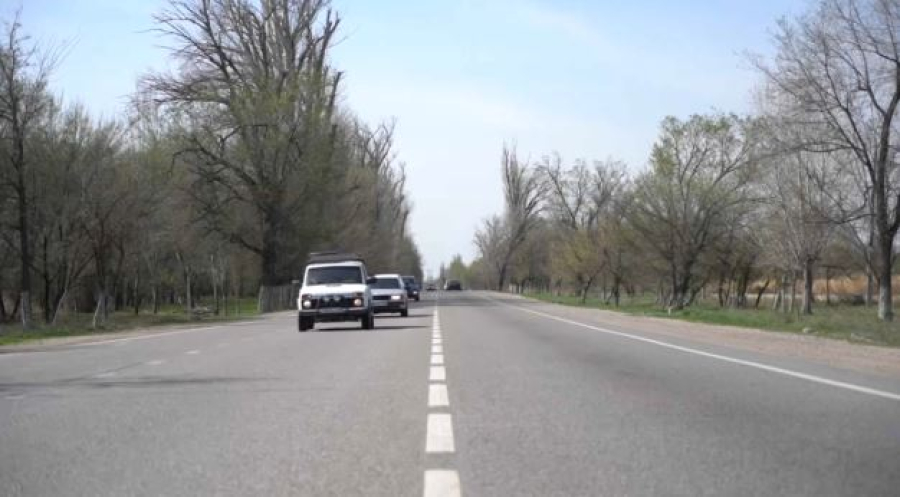 Автодорогу очистили от мусора в Жамбылской области