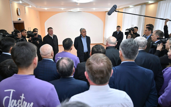Токаев побеседовал с предпринимателями и волонтерами Костанайской области