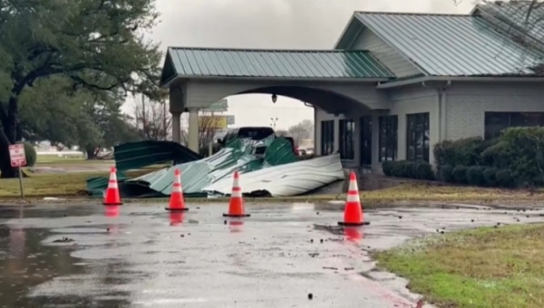 Не менее 10 торнадо прошлись по юго-востоку США