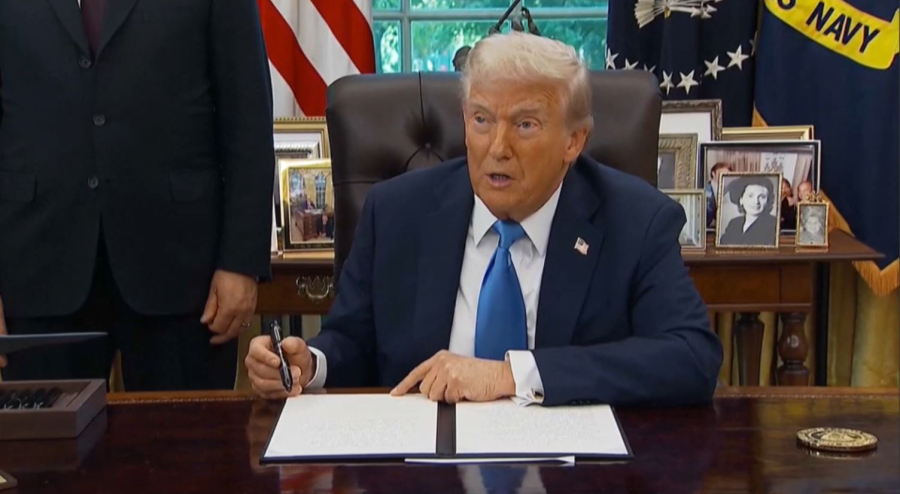 Трамп шетелдік мамандарды шеттетеді