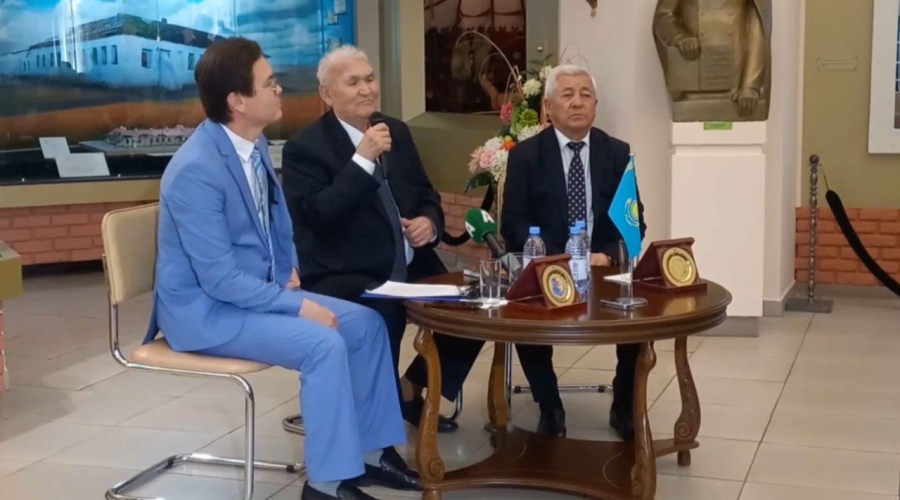 Автор казахстанского герба Жандарбек Малибеков посетил Костанай