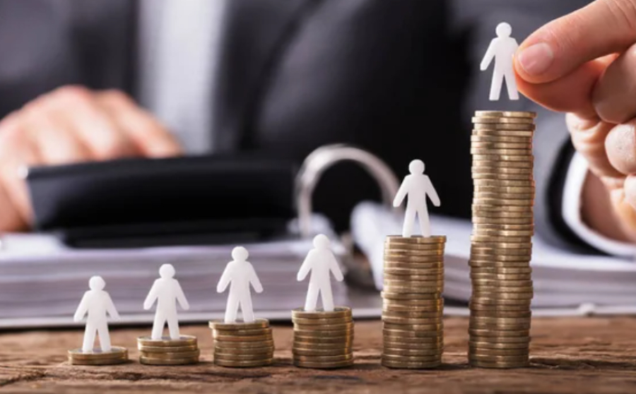 Казахстан пересмотрит минимальную зарплату по международным стандартам