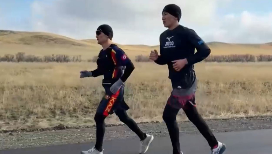 Жеңістің 80 жылдығы: қарағандылық әскери қызметкер  80 шақырым жүгіріп өтті