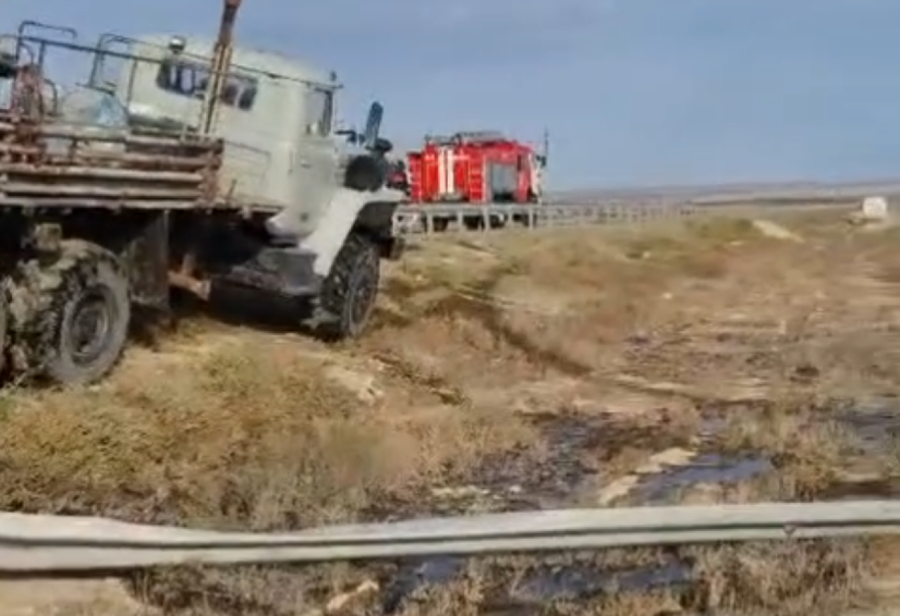 На трассе Актау – Жанаозен произошел разлив нефтепродуктов