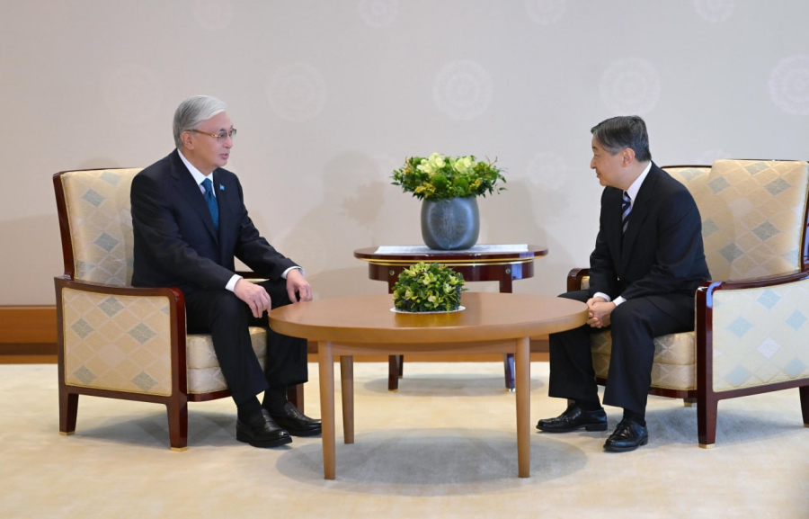 Глава государства провел встречу с Императором Японии Нарухито