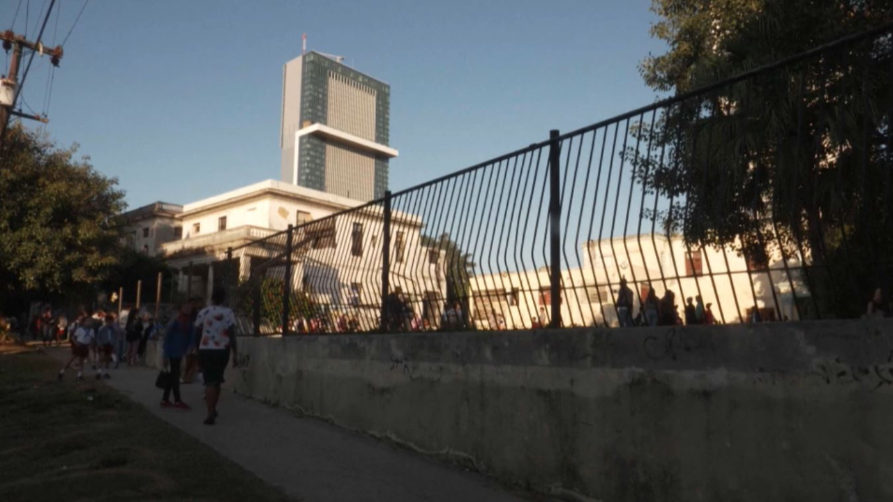 На Кубе сократили занятия в школах