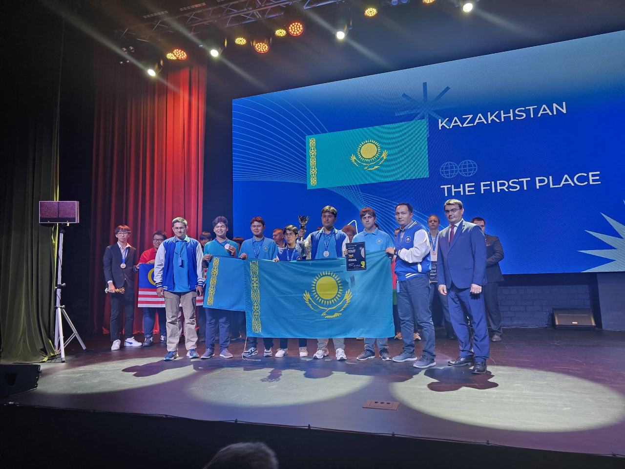 Казахстанские школьники стали чемпионами Международной олимпиады по физике