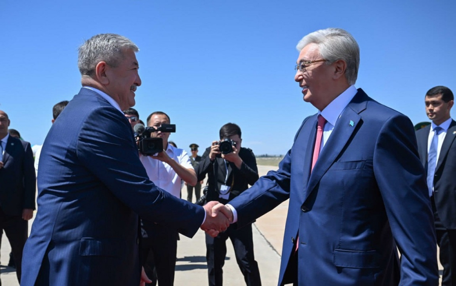 Касым-Жомарт Токаев прибыл в Чолпон-Ату