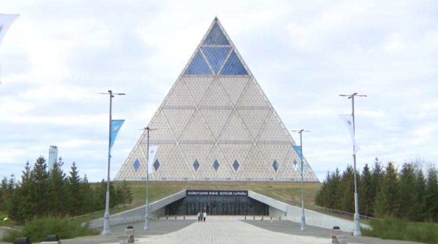 Духовные лидеры обсуждают укрепление мира и взаимопонимания