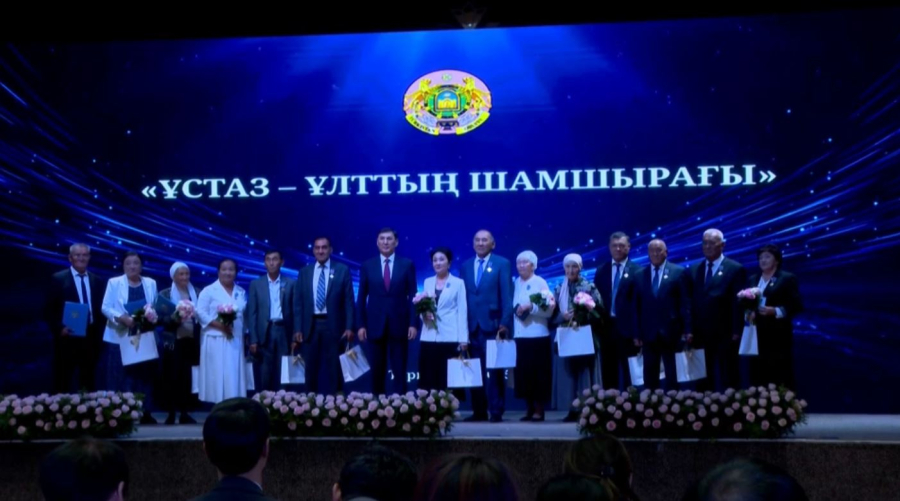 Түркістан облысында ұлағатты ұстаздар ұлықталды