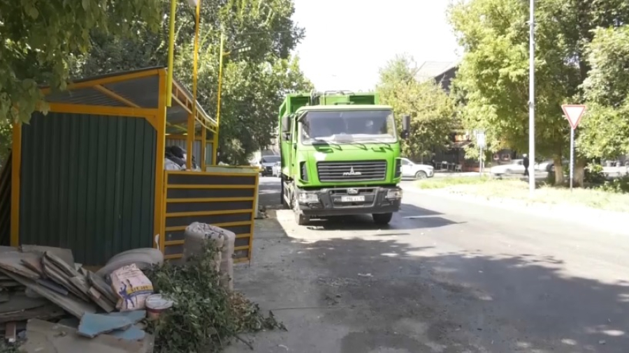 Видеокамеры предлагают установить у мусорных контейнеров