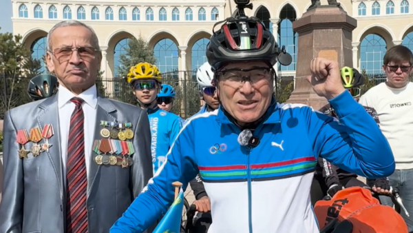 Өзбек әншісі Ташкент – Мәскеу велошеруіне шықты