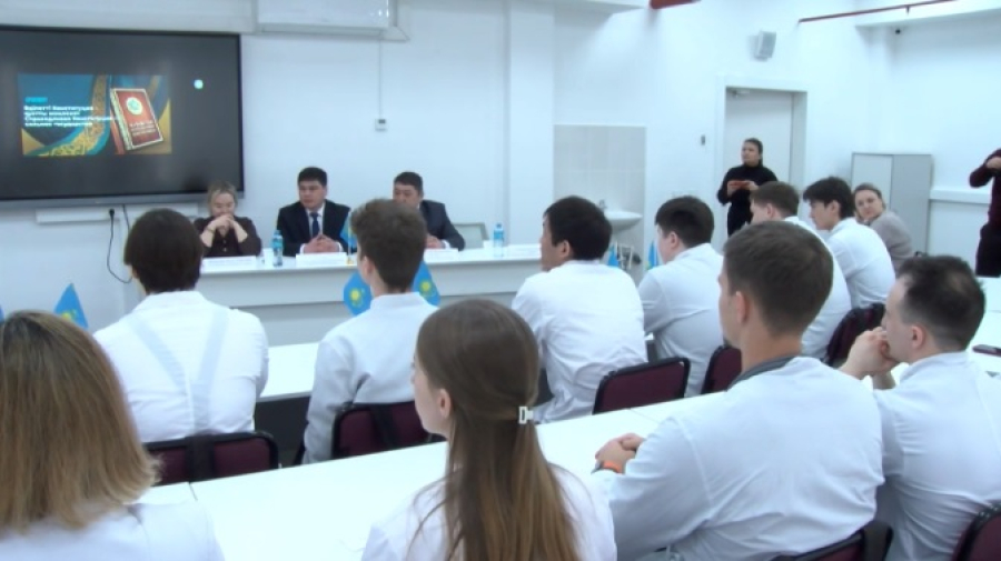 Студенты-медики обсудили проект новой Конституции