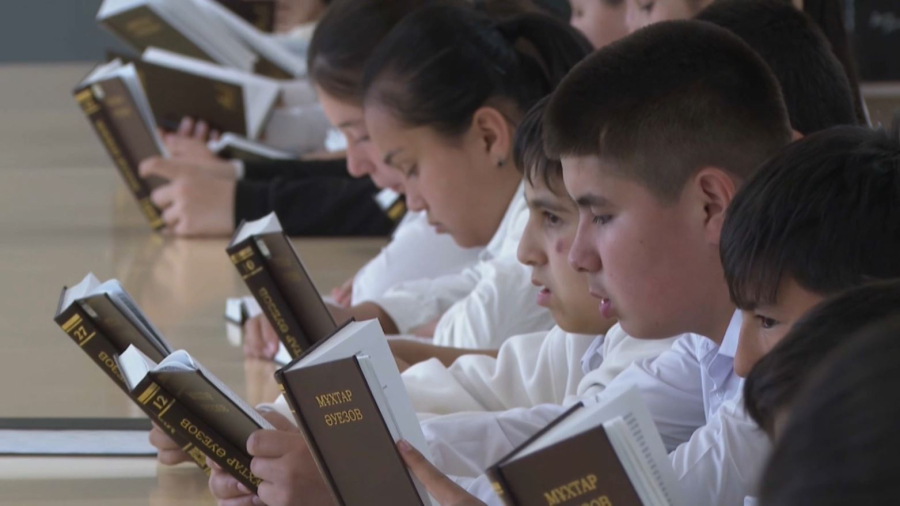 Түркістанда ашық аспан астында кітап көрмесі өтті