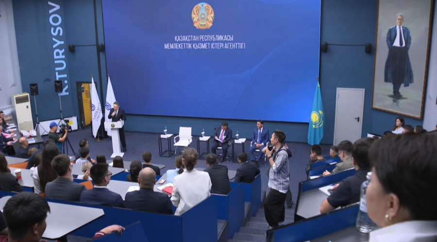 Студенттерге мемлекеттік қызметтің жаңа мүмкіндіктері таныстырылды