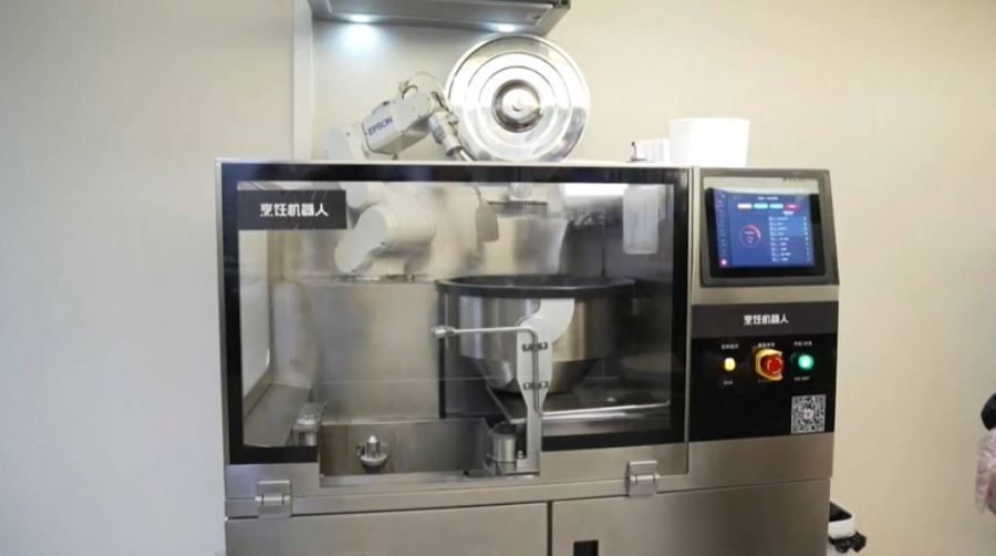 Қытайда роботтар қонақ күтеді