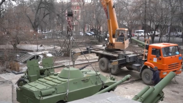 Министр обороны проинспектировал строительство музея боевой техники в Алматы