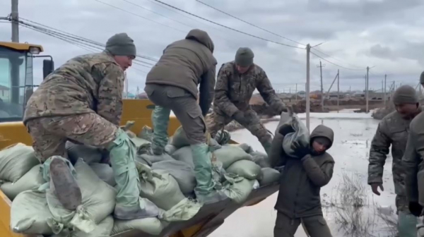 Паводки: сотрудники СГО помогают акмолинцам