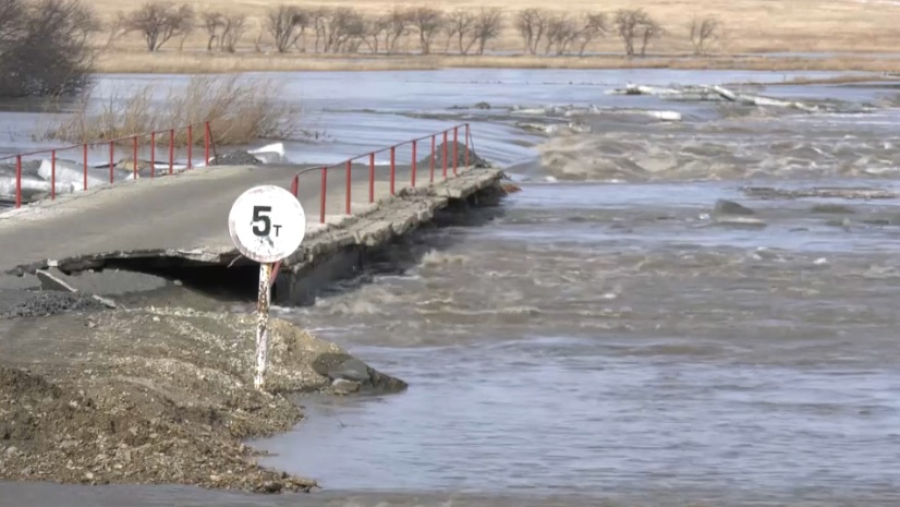 Переливы зафиксированы на дорогах в Акмолинской области