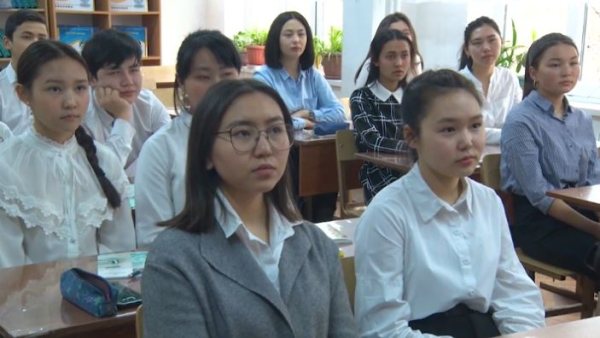 Депутаты парламента Кыргызстана против 12-летнего школьного образования