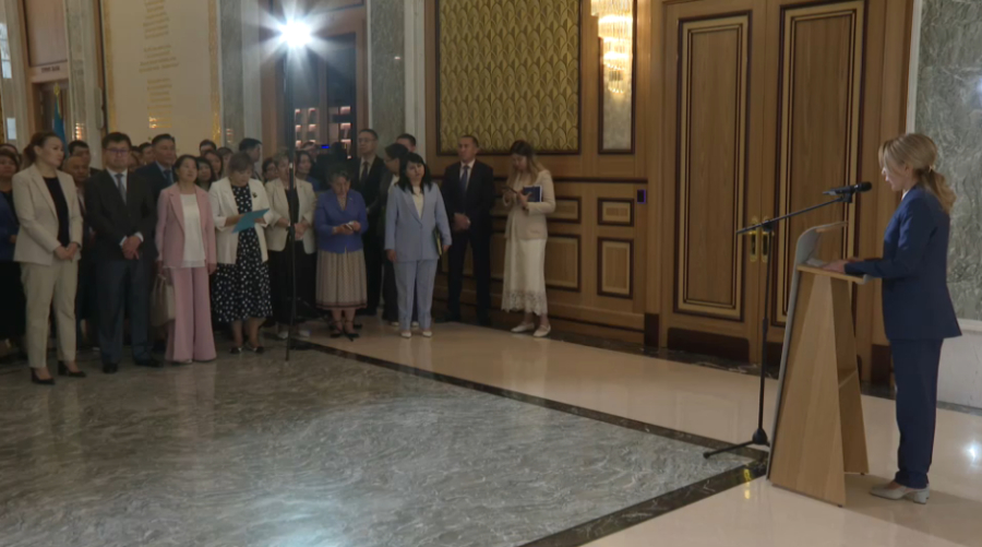 Материалы Конституционной комиссии переданы в архив Президента