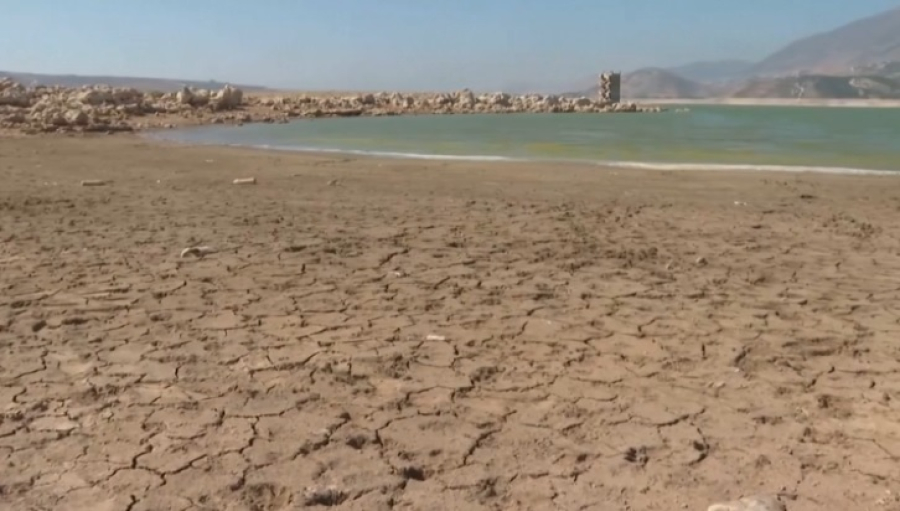 Озеро Караун в Ливане резко обмелело