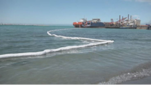 Около 300 литров дизтоплива вылилось в Каспийское море
