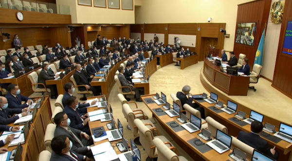 Депутат: Мемлекеттік марапаттардың мәні кетті