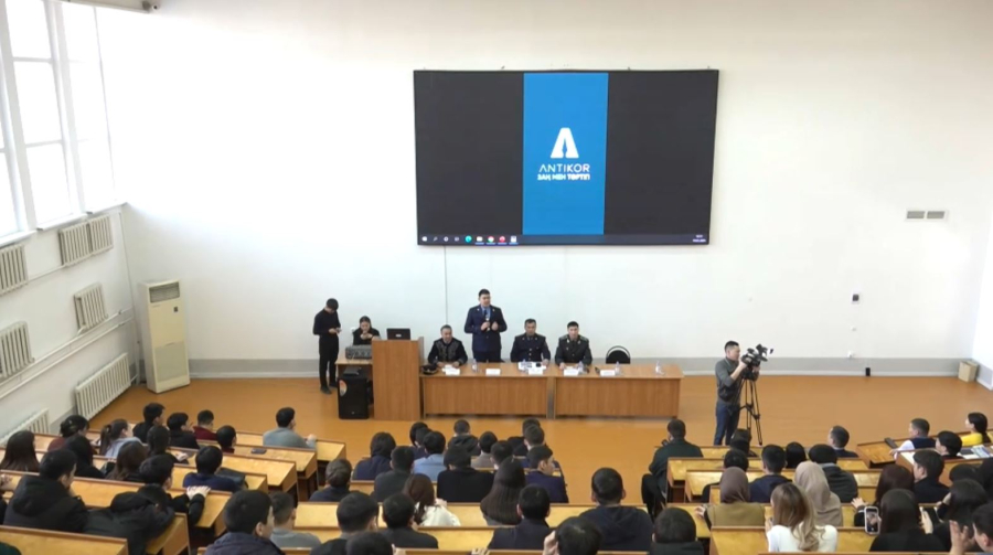 Уральским студентам рассказали о финансовых пирамидах