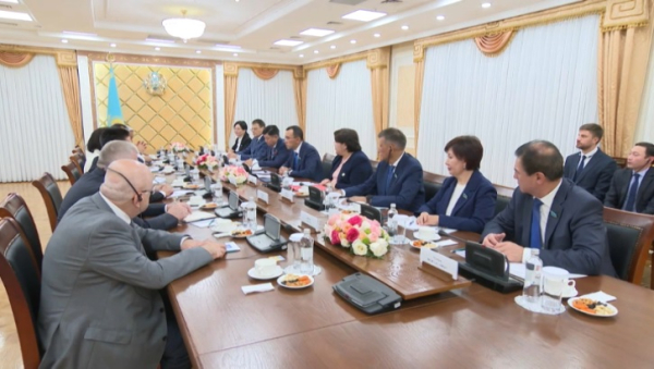 Ашимбаев встретился с зарубежными судьями