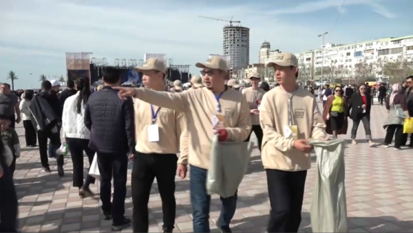 Ақтауда еріктілер қаладағы жағажайды тазалауға атсалысты