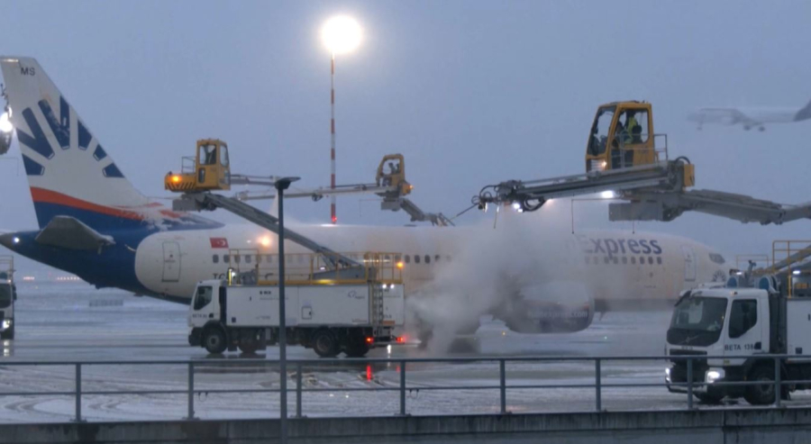 Германияда жүздеген рейс кейінге шегерілді