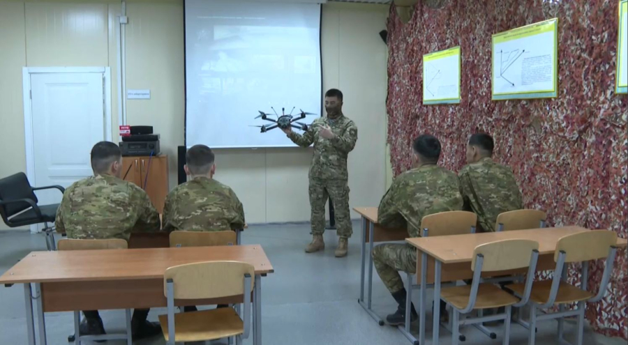 Ақтауда теңіз жаяу әскері дрон басқаруды меңгеріп жатыр