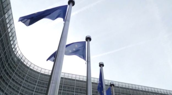 Глава Еврокомиссии назвала пошлины Трампа ударом по бизнесу во всём мире