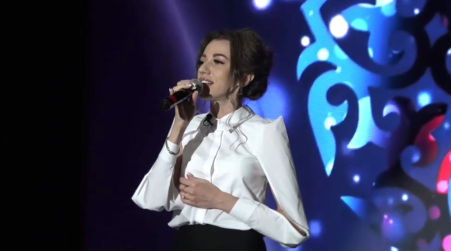 Поляк қызы қазақ әндерін шырқайды