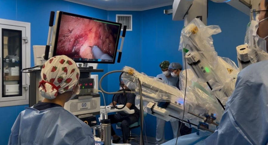 Қазақстан, Франция және Қытай профессорлары бір мезгілде операция жасады