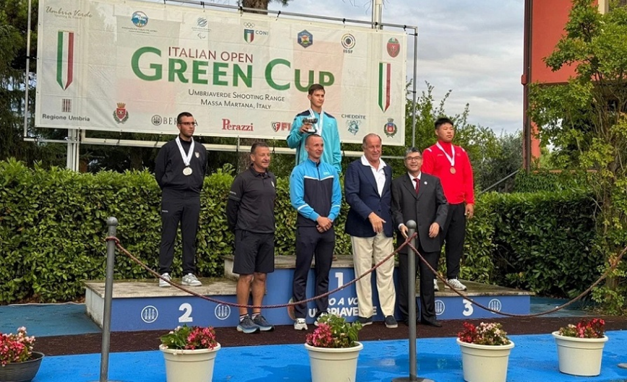 Казахстанский стрелок выиграл золото на турнире в Италии