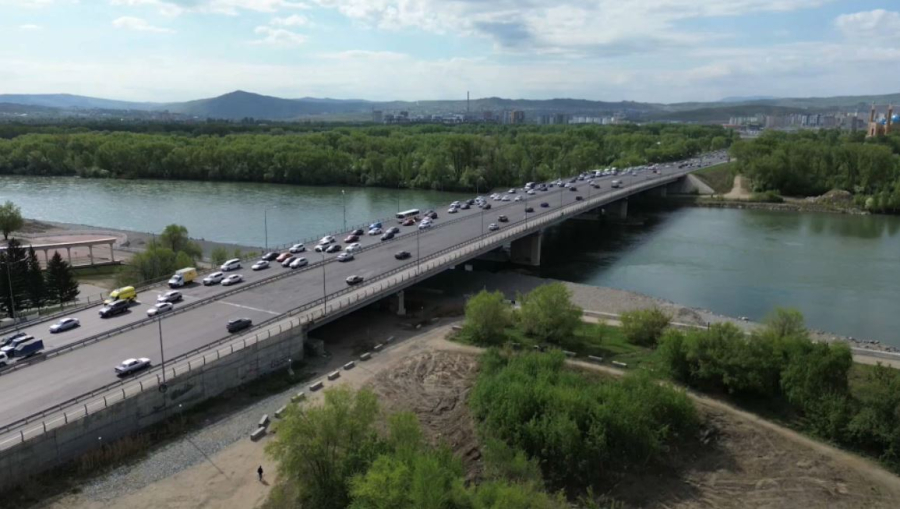 Өскеменде ескі көпірлер жөнделіп жатыр