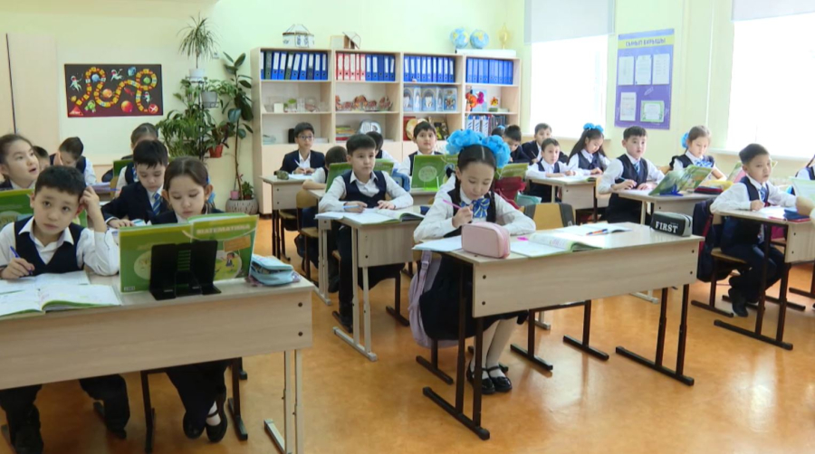 Мәжіліс мұғалім мәртебесі туралы заңды мақұлдады