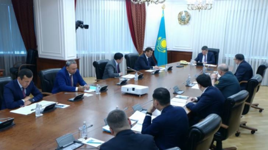 О. Бектенов жанар-жағармай нарығындағы жағдай бойынша жиын өткізді