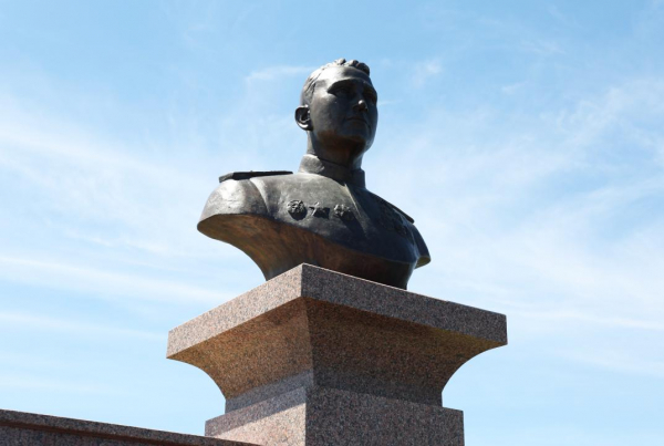 Талдықорғандағы әскери әуе базасына батыр есімі берілді