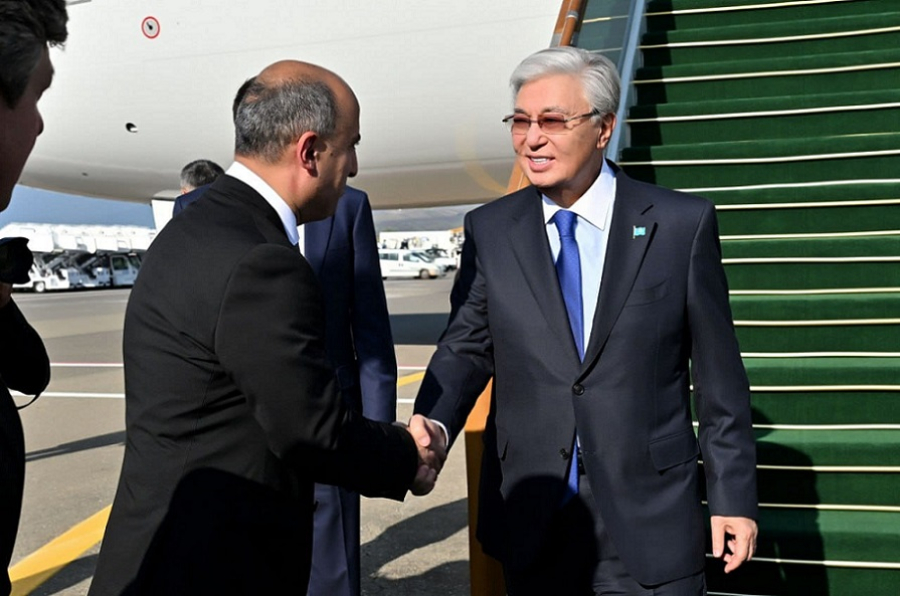 Касым-Жомарт Токаев прибыл в Азербайджан