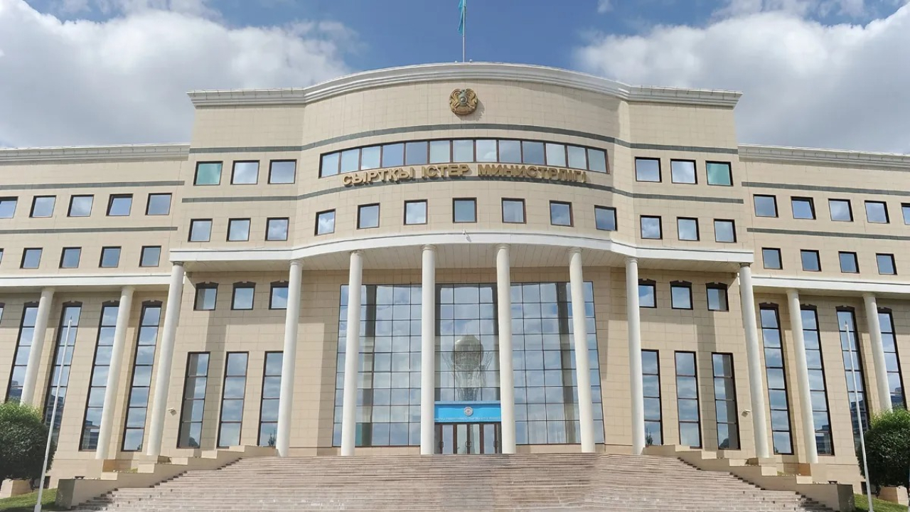 МИД опроверг информацию о доставке 14 казахстанцев из зоны боевых действий